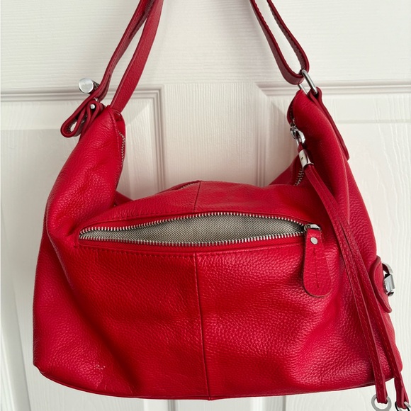 ZENCY MEDIUM RED PEBBLED TOP GRAIN LEATHER ADJUSTABLE STRAP FIVE POCKET HANDBAG - Picture 6 of 10